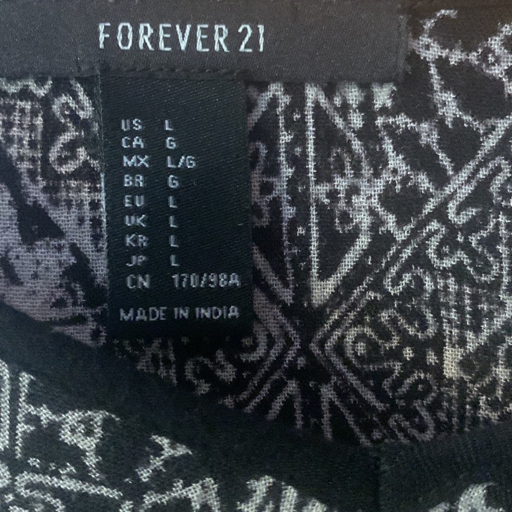 Forever 21 black and white tunic Bohemian print top - Picture 2 of 5
